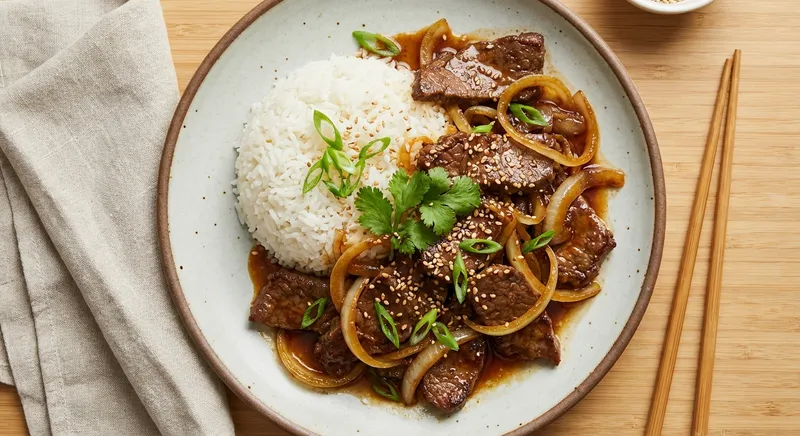 Caramelized Onion Beef Stir-Fry with Steamed White Rice